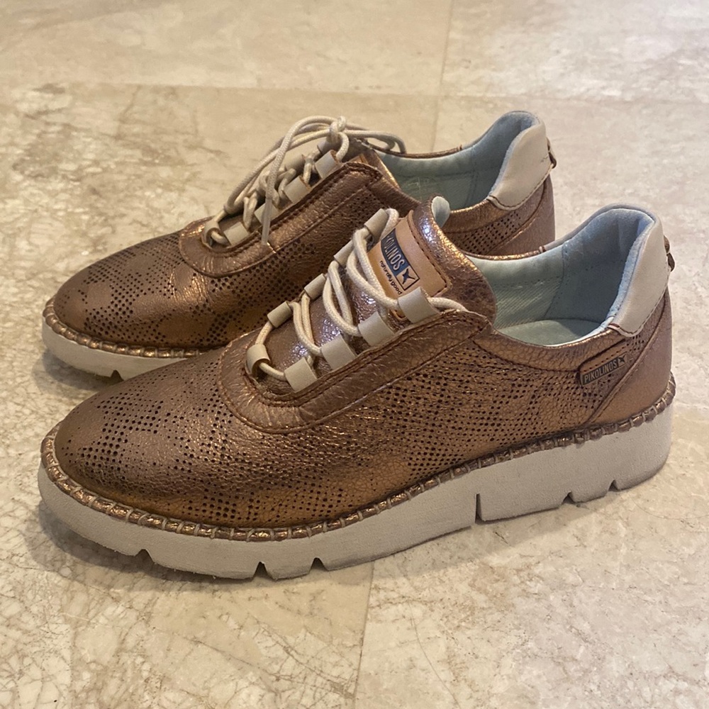 Like New Pikolinos Leather Fashion Sneaker- Size 36. Bronze/ Tan